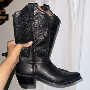 Cavender’s Old West Women's Classic Black
Vineyard Snip Toe Cowboy Boot size 8.5